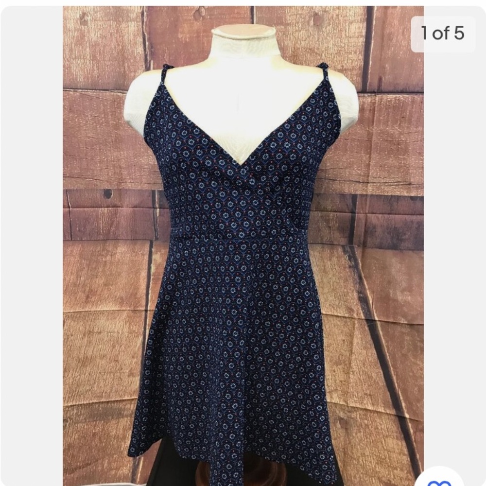 AEROPOSTALE. Mini navy blue/red dress. Spaghetti straps. Red flowers. Sz…